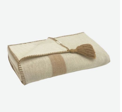 PİRENE THROW HAKİ resmi